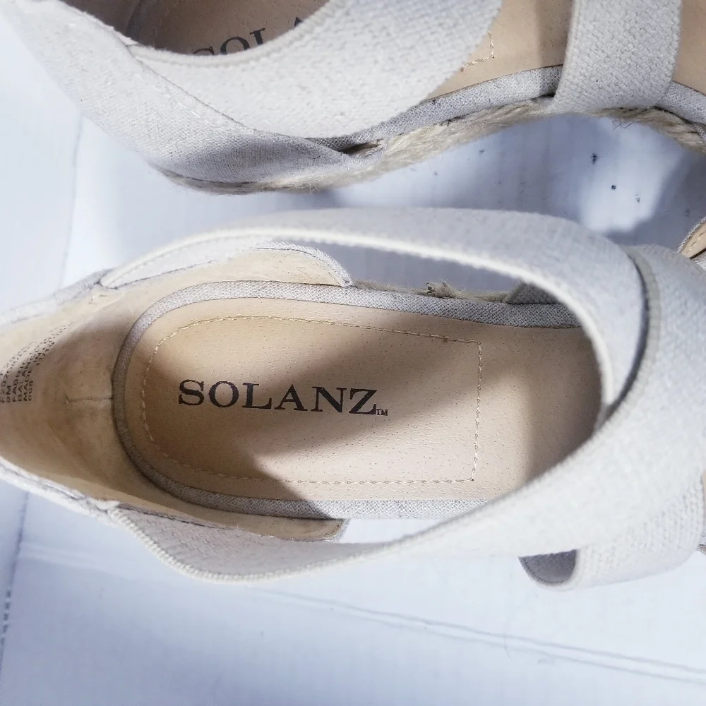 SOLANZ TAN WITH GOLD SPARKLES WEDGE SIZE 9
